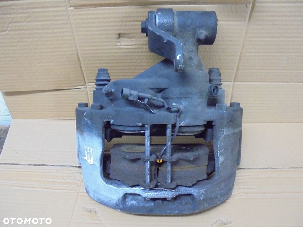 ZACISK TYŁ TYLNY EUROCARGO PRAWY 504234210