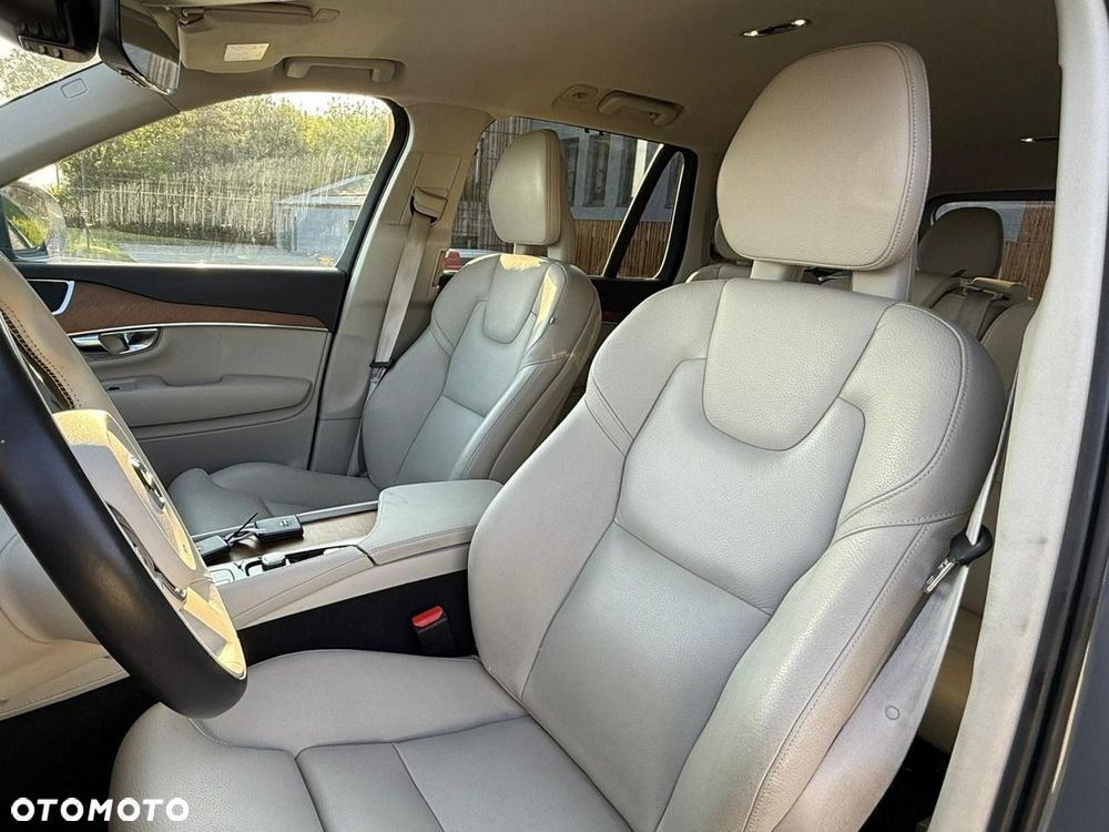Volvo XC 90 B5 D AWD Geartronic Momentum Pro - 26