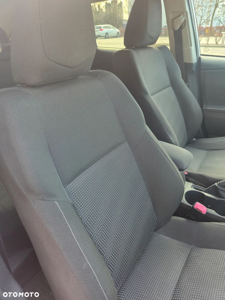 Toyota Auris - 16