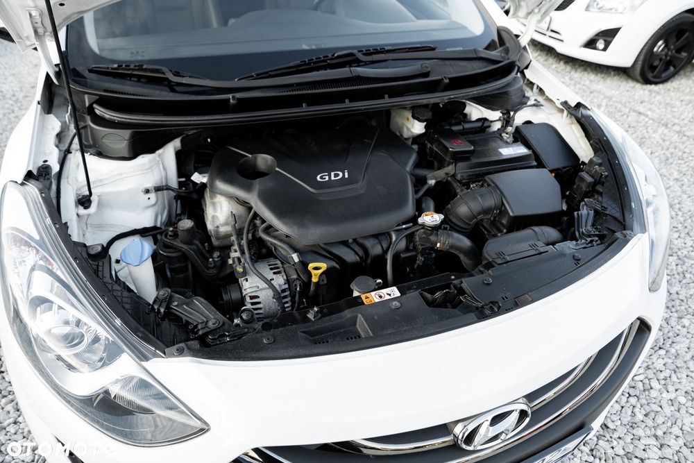 Hyundai i30 i30cw 1.6 Trend - 36
