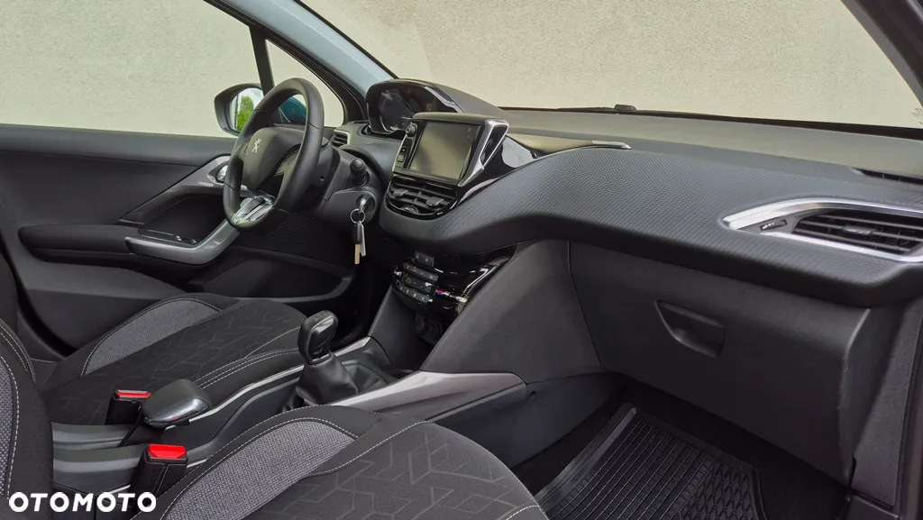 Peugeot 2008 1.2 Pure Tech Style S&S - 6