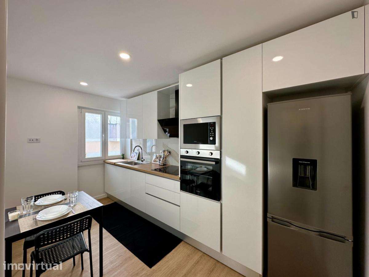 Quarto - localizado em Almada Lisbon - Grande imagem: 2/7