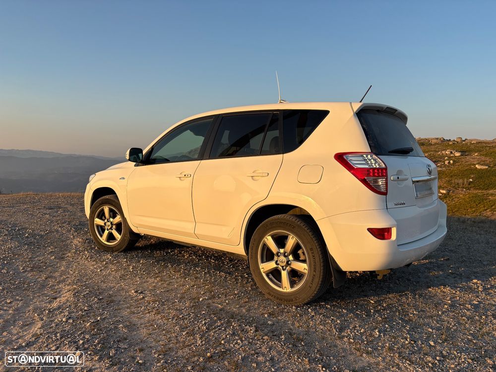 Toyota RAV4 2.2 D-4D 4x4 Executive - 2