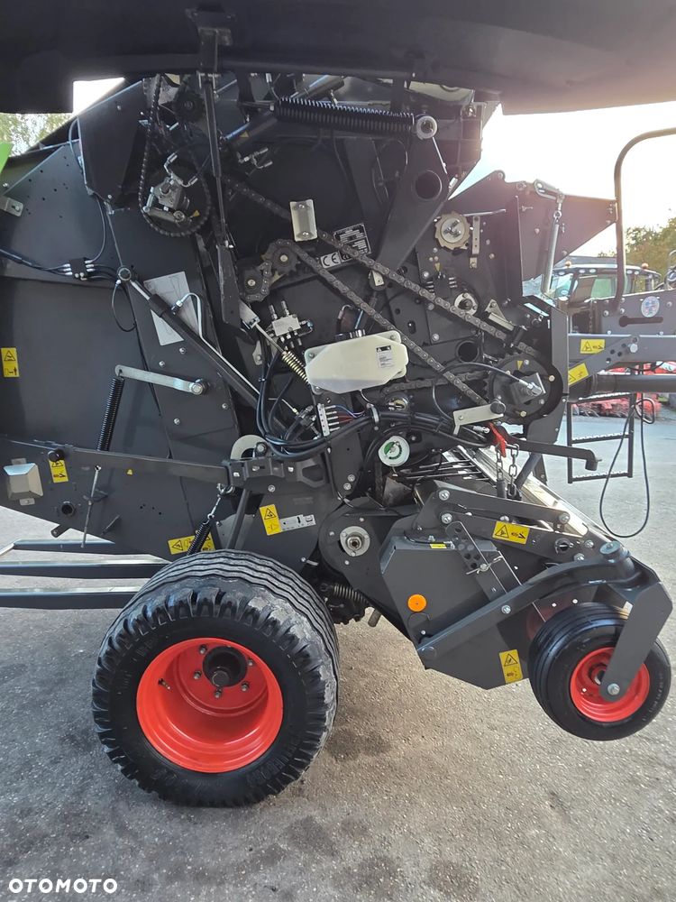 Claas Variant 465 RC - 9