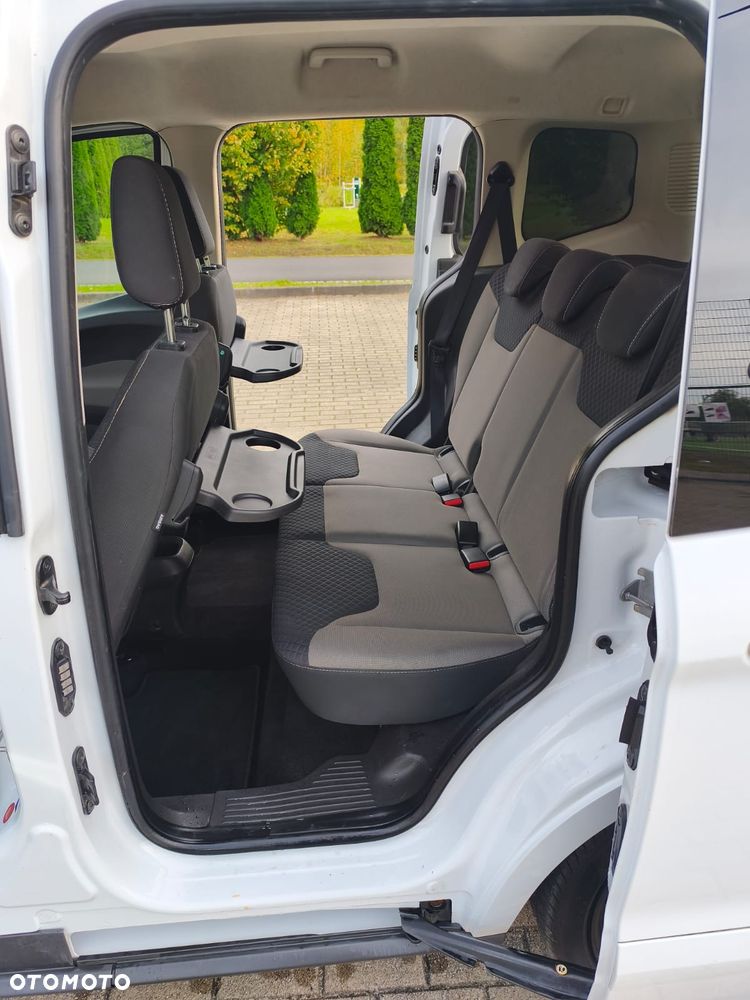 Ford Tourneo Courier - 15