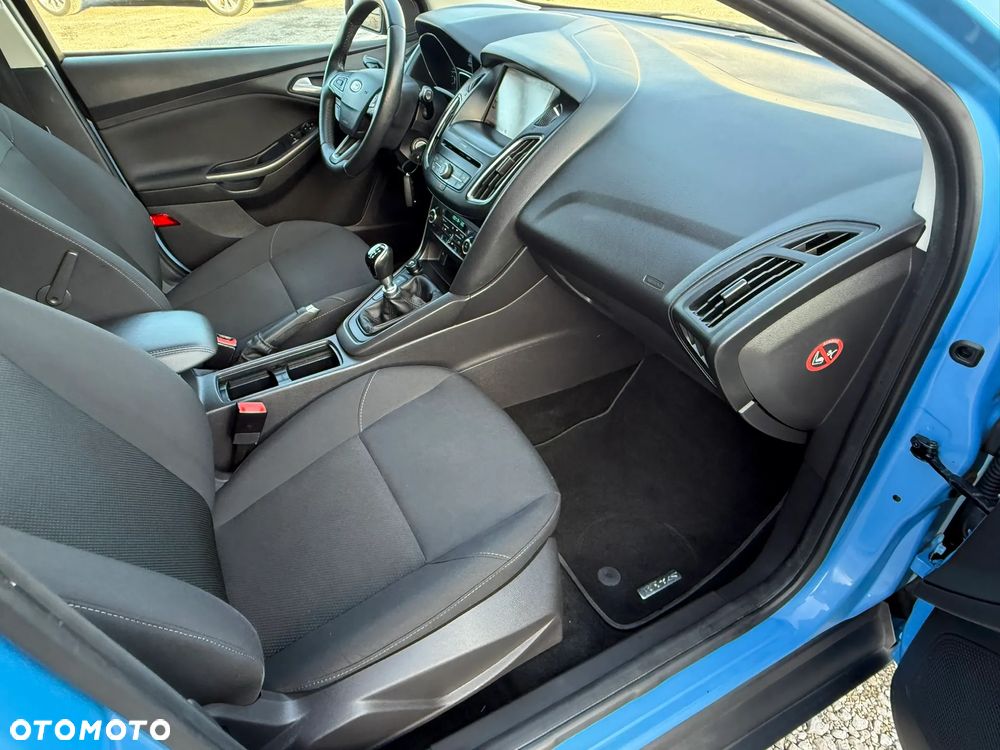 Ford Focus - 32