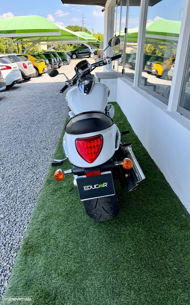 Suzuki Intruder M1800 R - 17