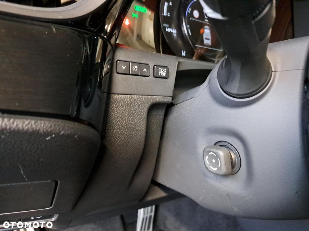 Lexus ES 300h F Sport Edition - 36