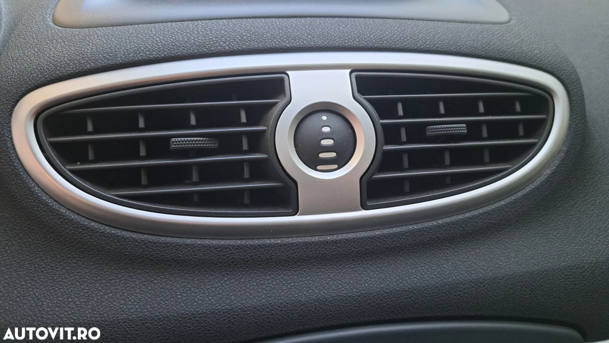 Renault Clio 1.5 dCi ESP FAP Dynamique - 12