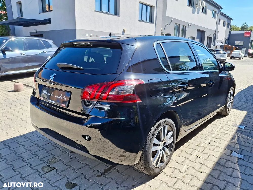 Peugeot 308 1.2 L PureTech Turbo S&S EAT8 Allure Pack - 5