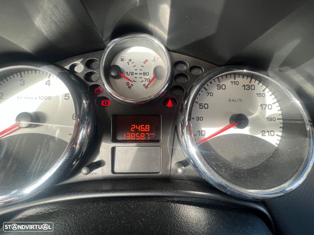 Peugeot 207 1.4 16V SE Sportium - 12
