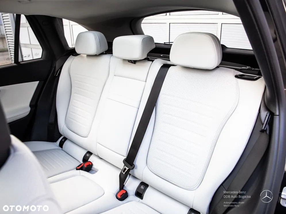 Mercedes-Benz GLC 300 e 4-Matic AMG Line - 13