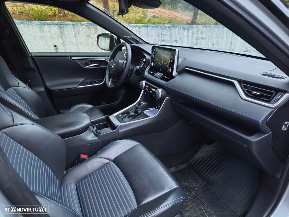 Toyota RAV4 2.5 HDF Lounge - 8