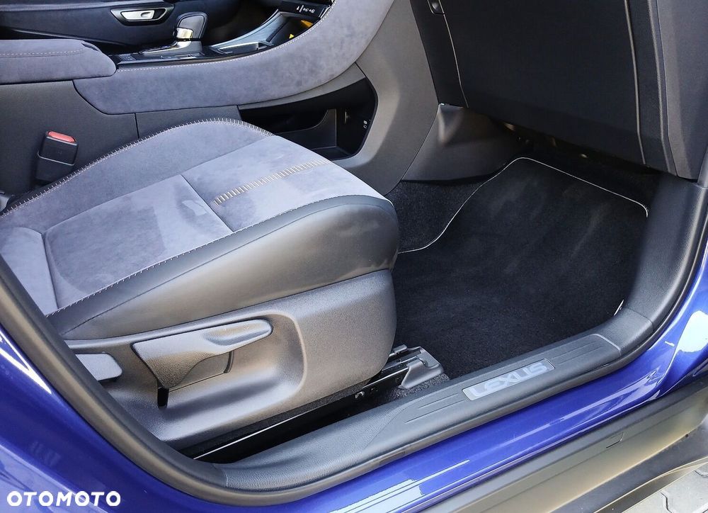 Lexus LBX 1.5 Hybrid Cool AWD - 31