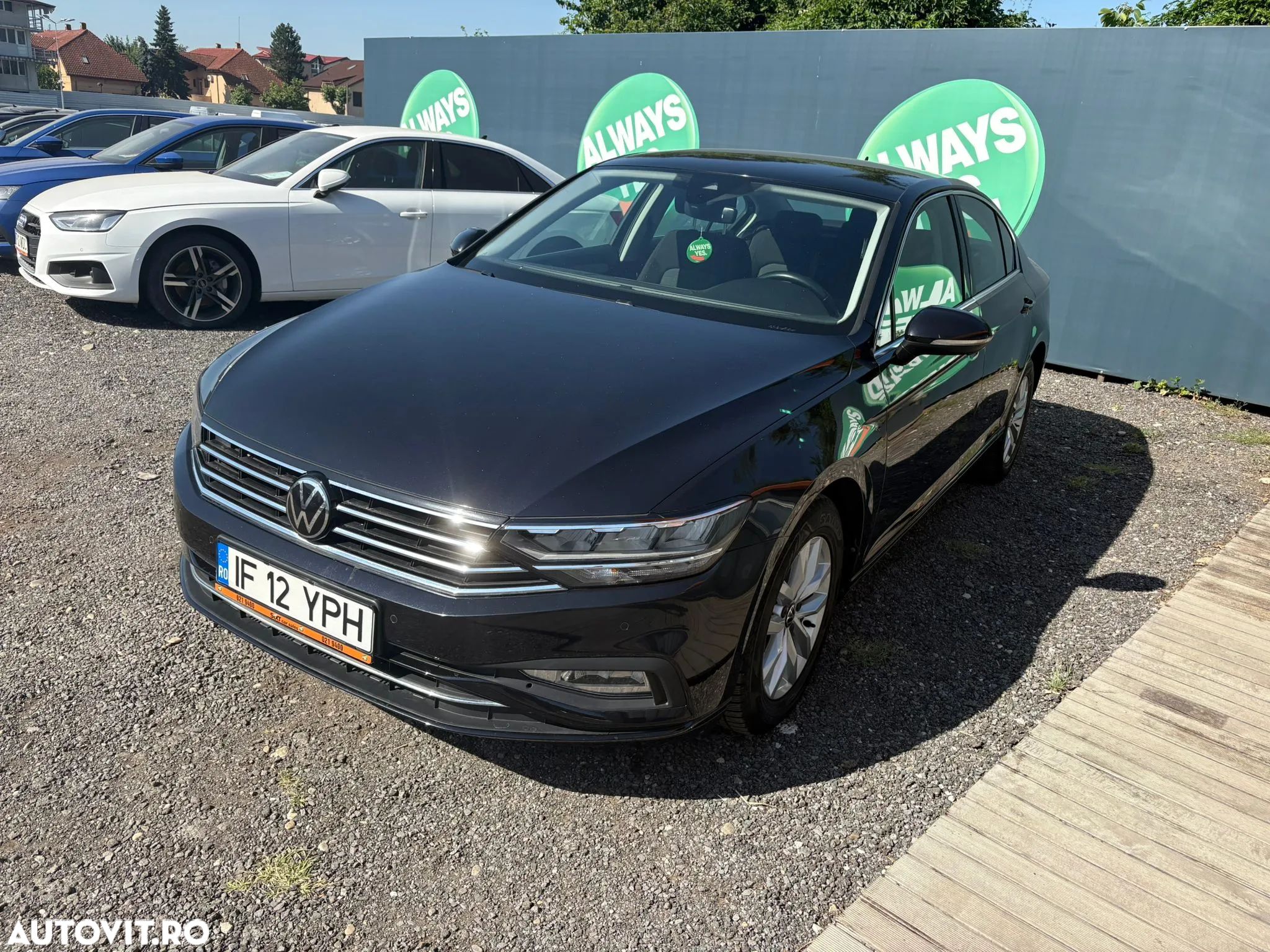 Volkswagen Passat - 1