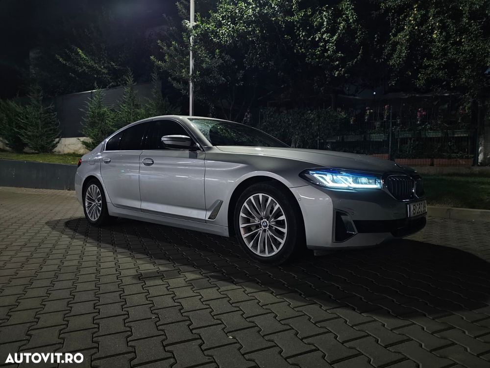 BMW Seria 5 530i xDrive AT MHEV - 12