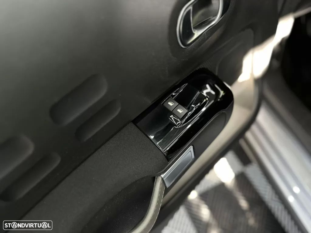 Citroën C3 1.2 PureTech Shine - 29