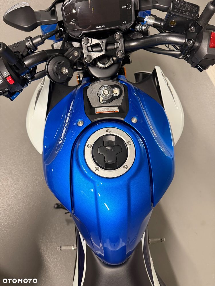 Suzuki GSX - 6