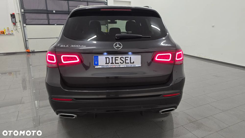 Mercedes-Benz GLC 300 de 4Matic 9G-TRONIC AMG Line Plus - 9