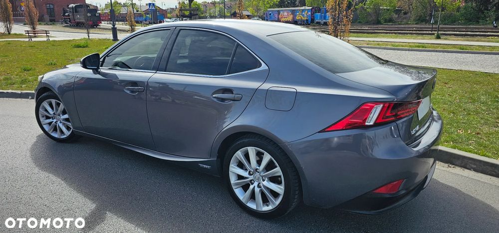 Lexus IS 300h Elegance - 36
