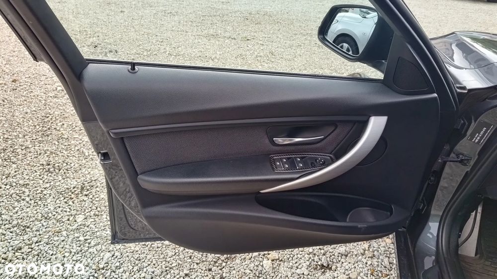 BMW Seria 3 318d Edition M Sport Shadow - 14