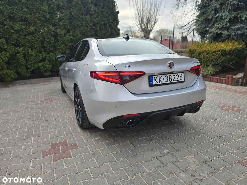 Alfa Romeo Giulia 2.0 Turbo 16V AT8-Q4 Veloce Ti - 7