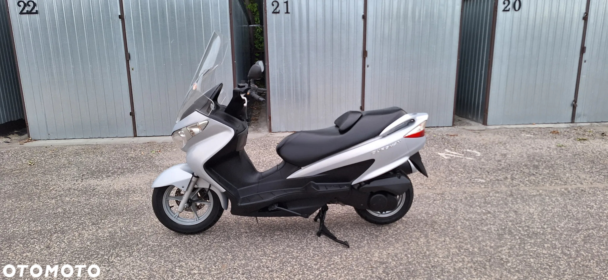 Suzuki Burgman - 4