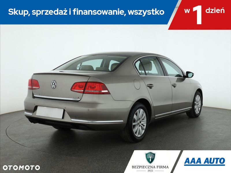 Volkswagen Passat - 6