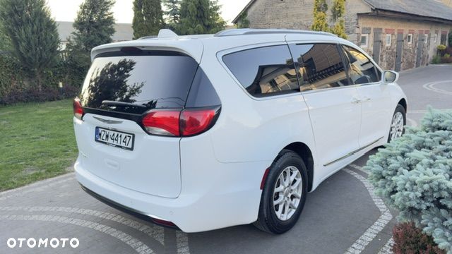 Chrysler Pacifica - 2
