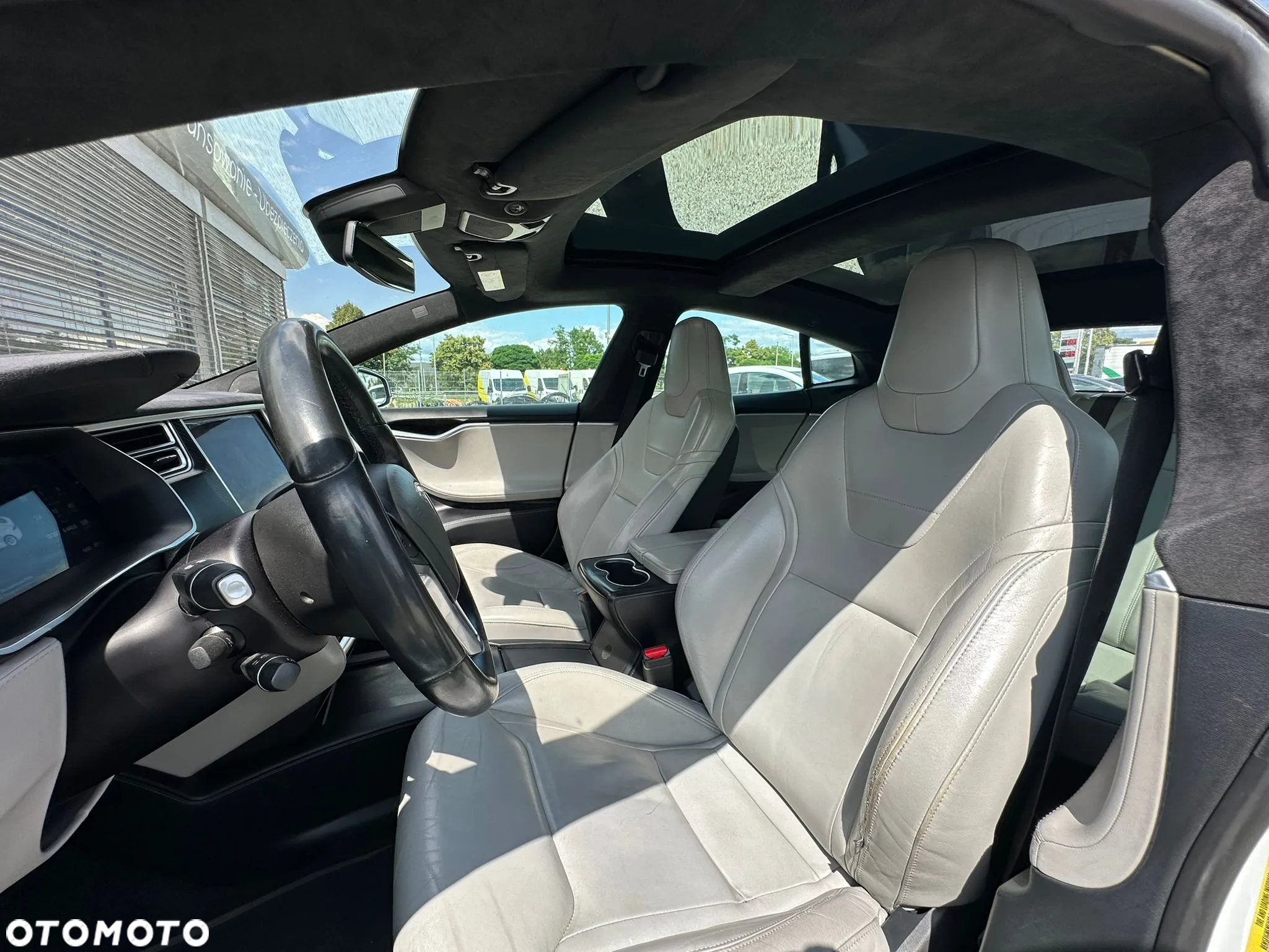 Tesla Model S 90 D - 11