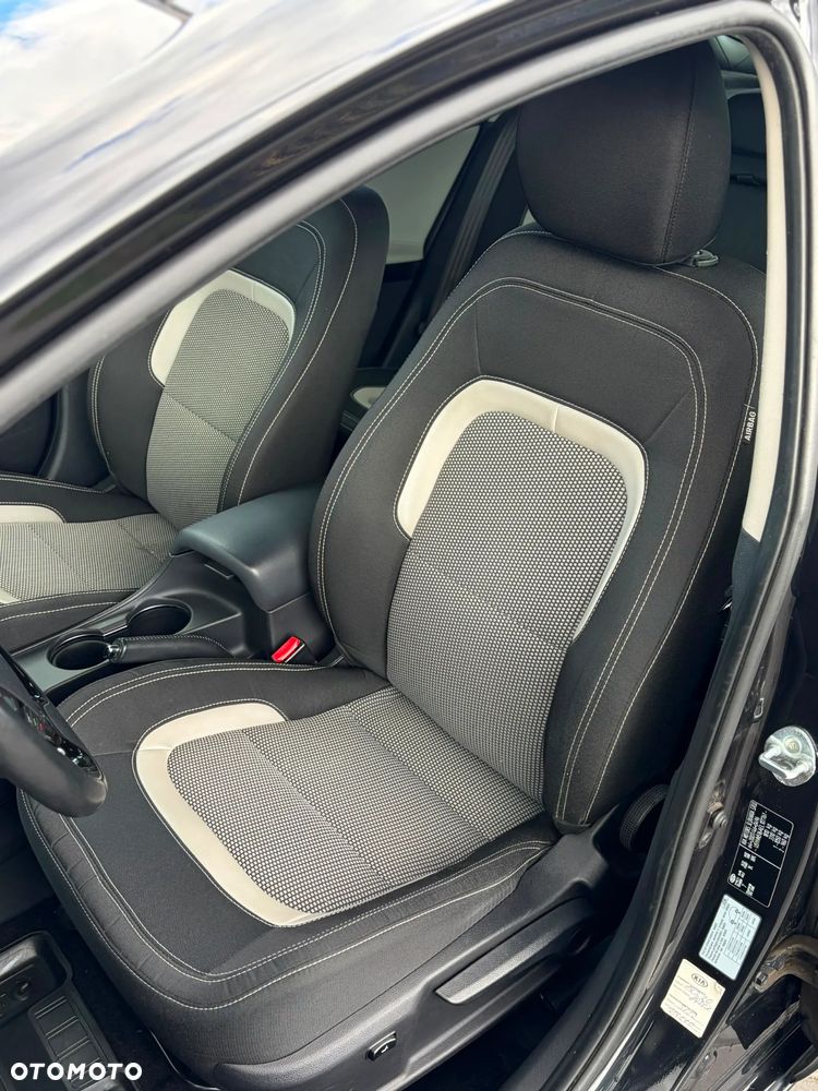 Kia Ceed 1.6 CRDi 128 ISG Edition 7 - 29