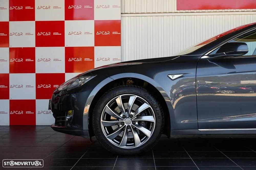 Tesla Model S - 15