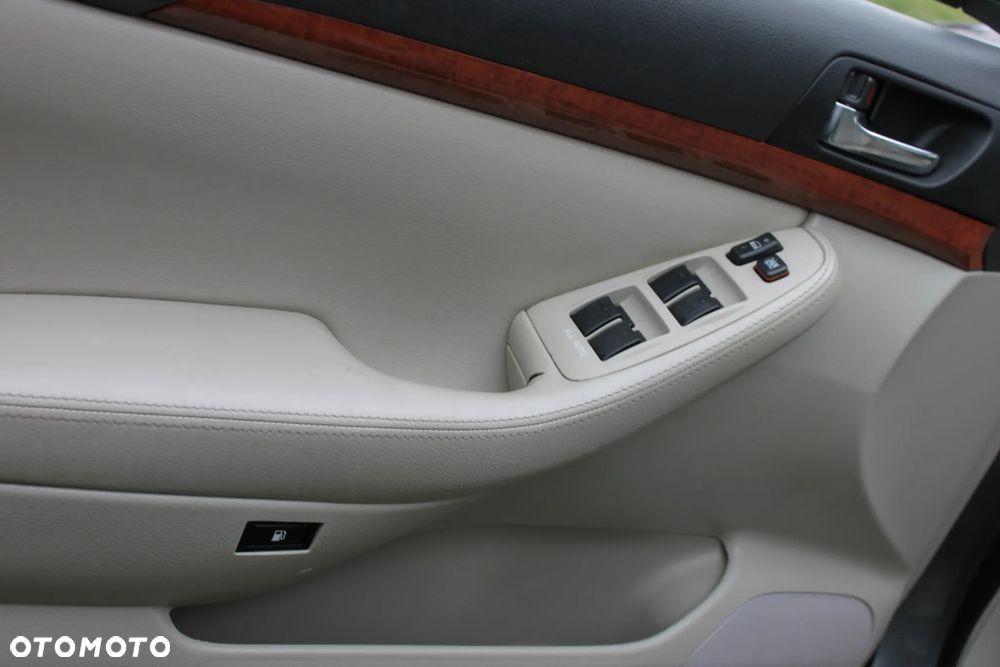 Toyota Avensis 2.2 D-CAT Executive - 13