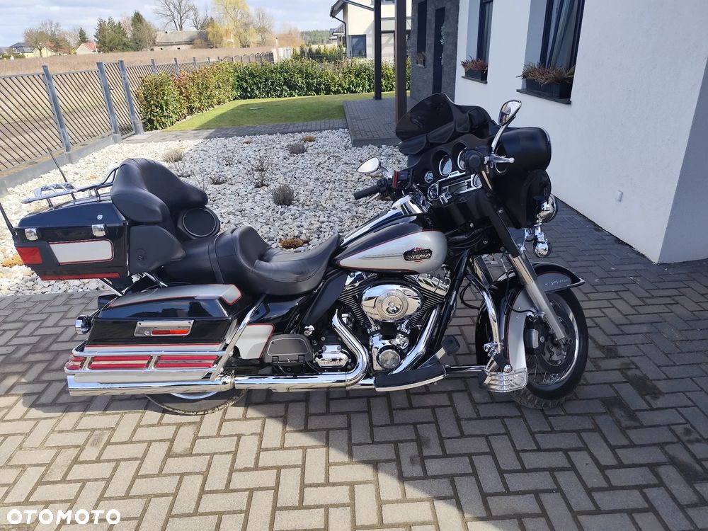 Harley-Davidson FLHTCU Ultra - 2