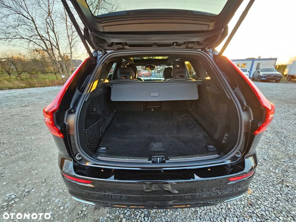 Volvo XC 60 T6 Plug-In Hybrid AWD R-Design - 36