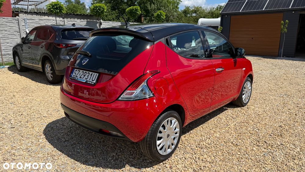 Lancia Ypsilon Y 1.2 8v Black & Red Edition - 26