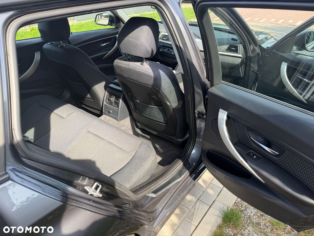 BMW Seria 3 328i xDrive Sport-Aut - 37