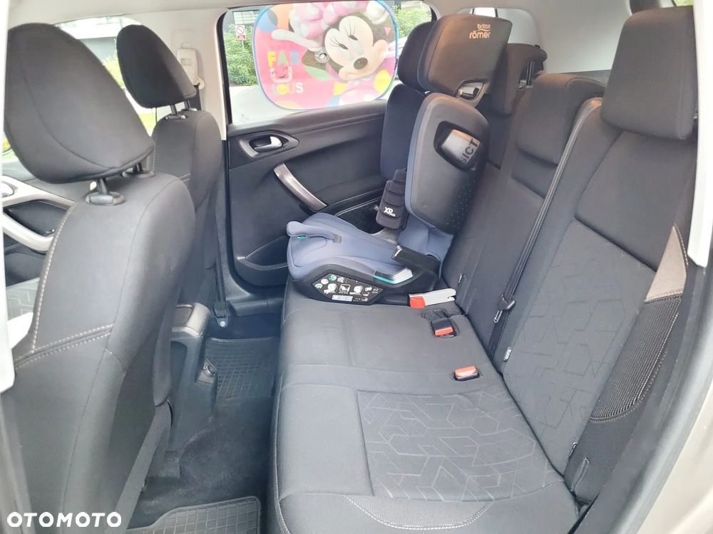 Peugeot 2008 1.2 Pure Tech Allure S&S - 11