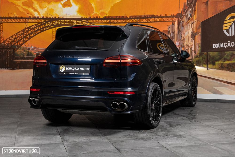 Porsche Cayenne S E-Hybrid - 4