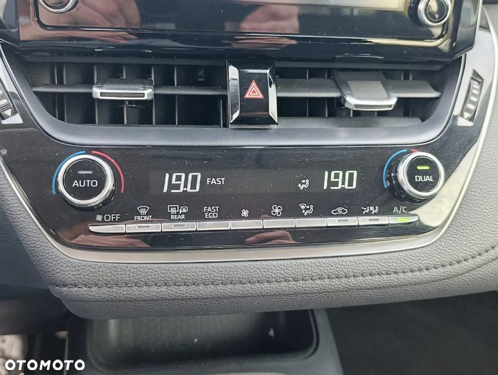 Toyota Corolla 1.8 Hybrid Comfort - 17