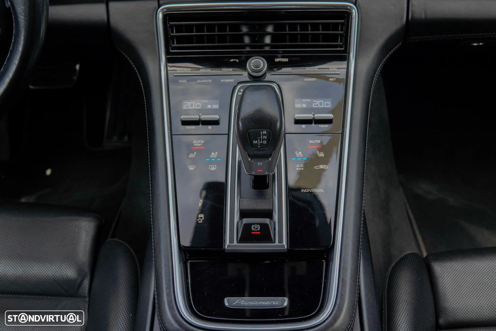 Porsche Panamera 4 E-Hybrid 10 Years Edition - 23