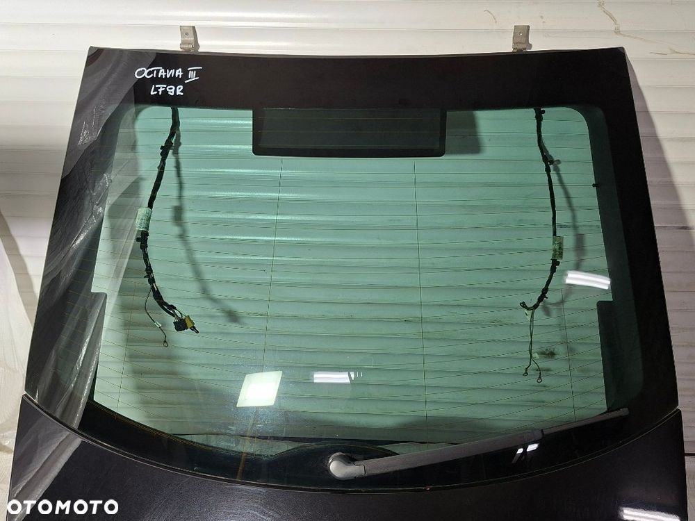 Skoda Octavia III 5E0 hatchback 2016 Klapa bagażnika tył czarna LF9R - 4