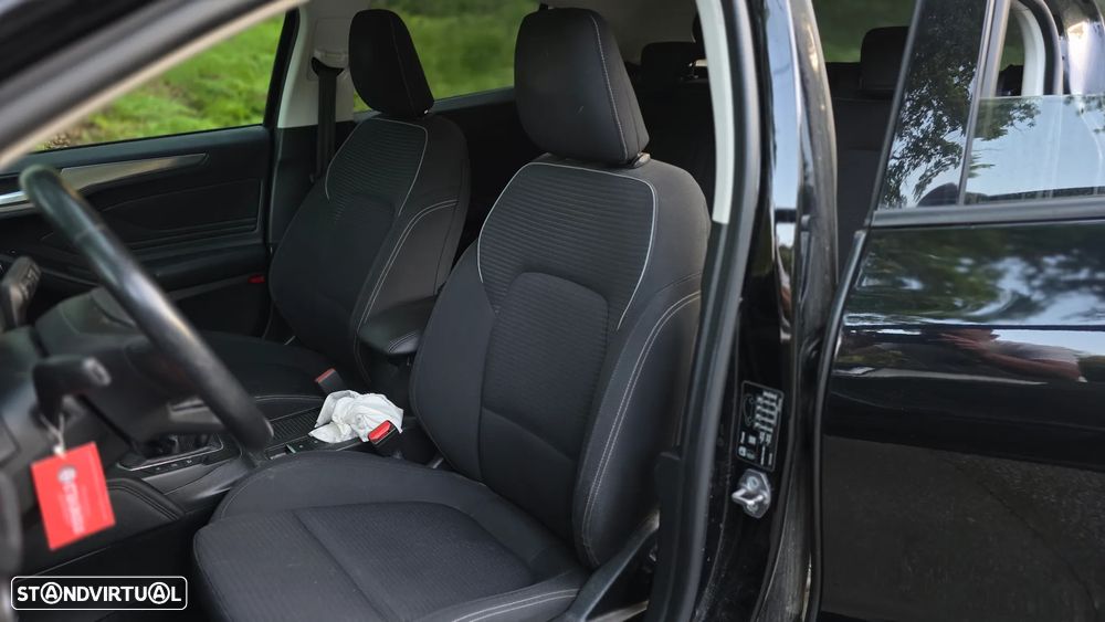 Ford Focus 1.0 EcoBoost S&S ST-LINE X - 28