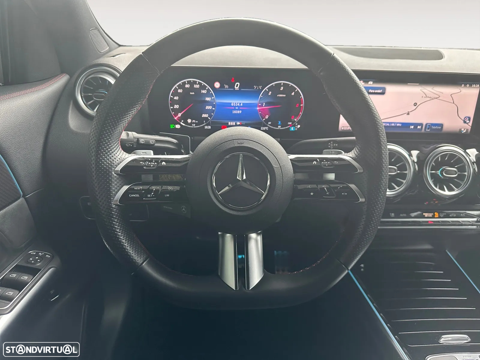 Mercedes-Benz GLA 180 d - 13