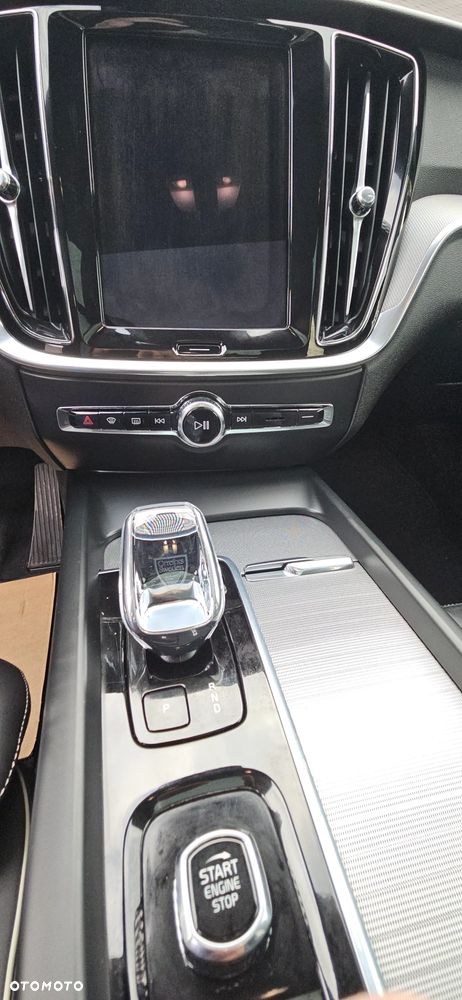 Volvo V60 B4 B DKG Plus Dark - 13