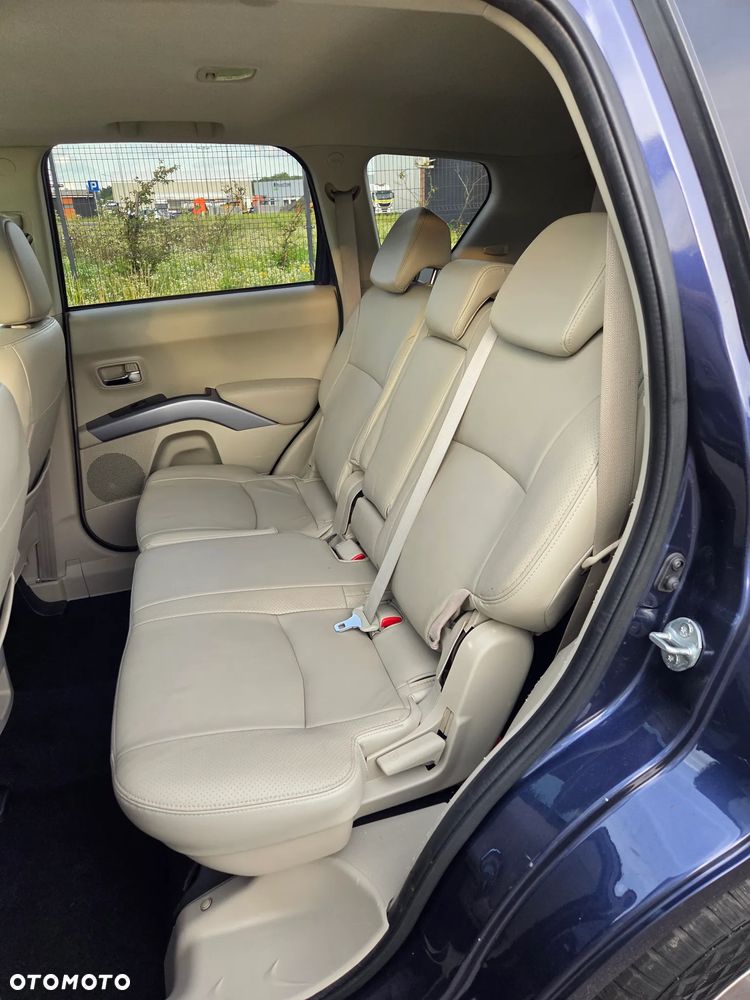 Mitsubishi Outlander 2.4 4WD CVT Intense - 16