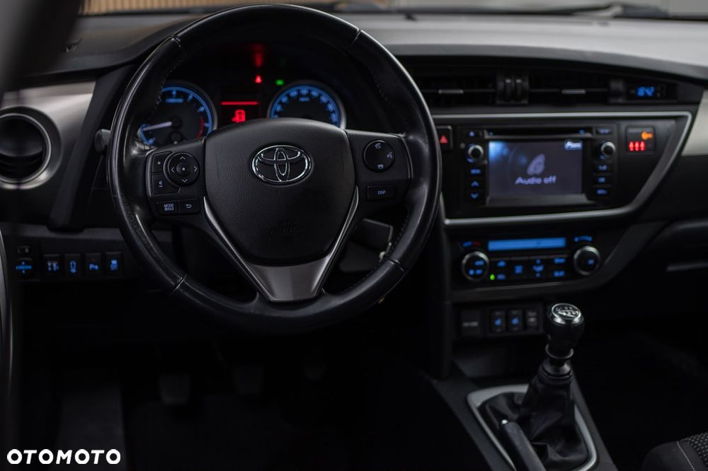 Toyota Auris 1.6 Premium + - 7