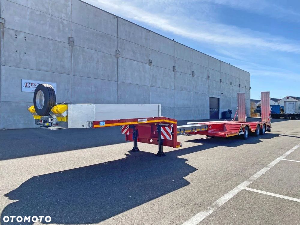 MAX Trailer nowe 3 osiowe semi z zagłębieniami, rozciąg, najazdy hydrauliczne - 2