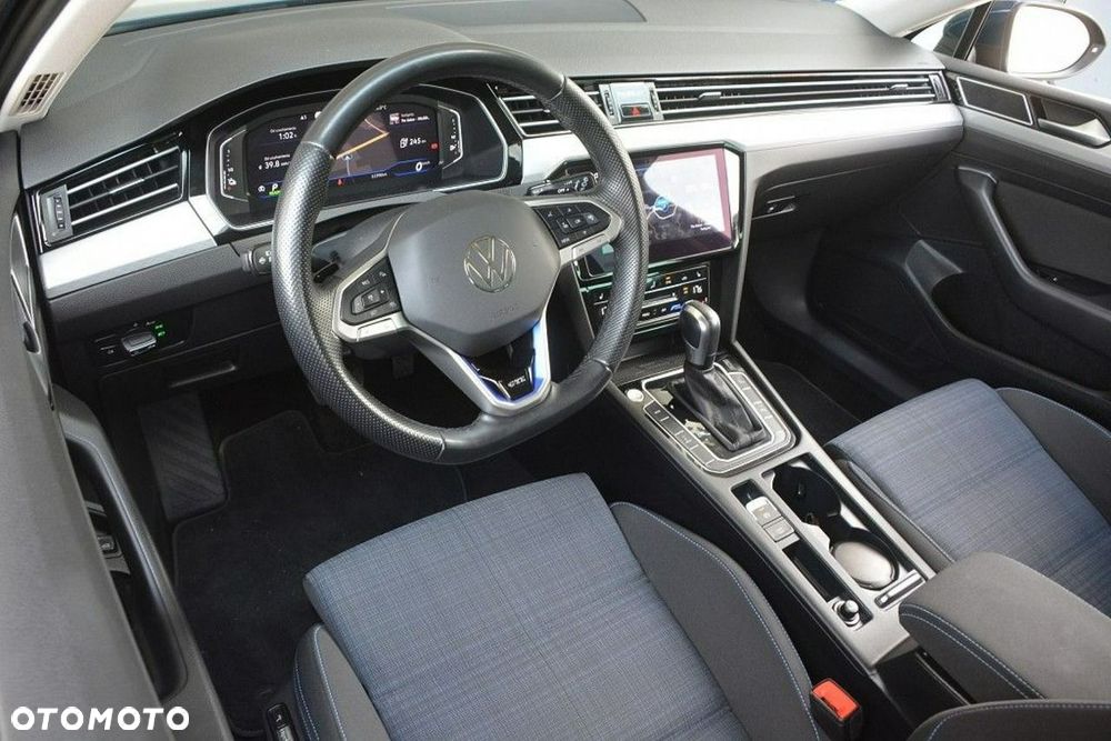 Volkswagen Passat - 11