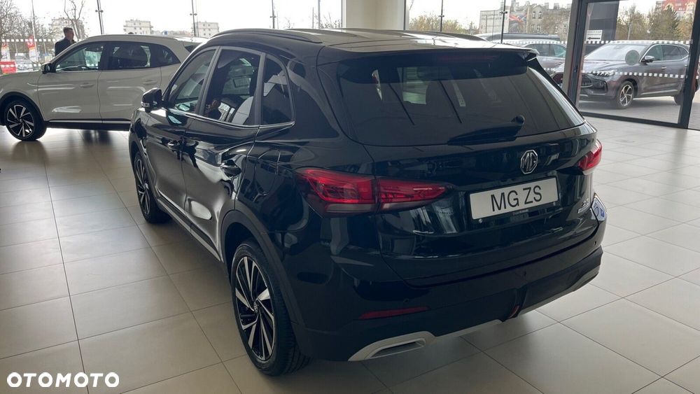 MG ZS Hybrid+ - 10